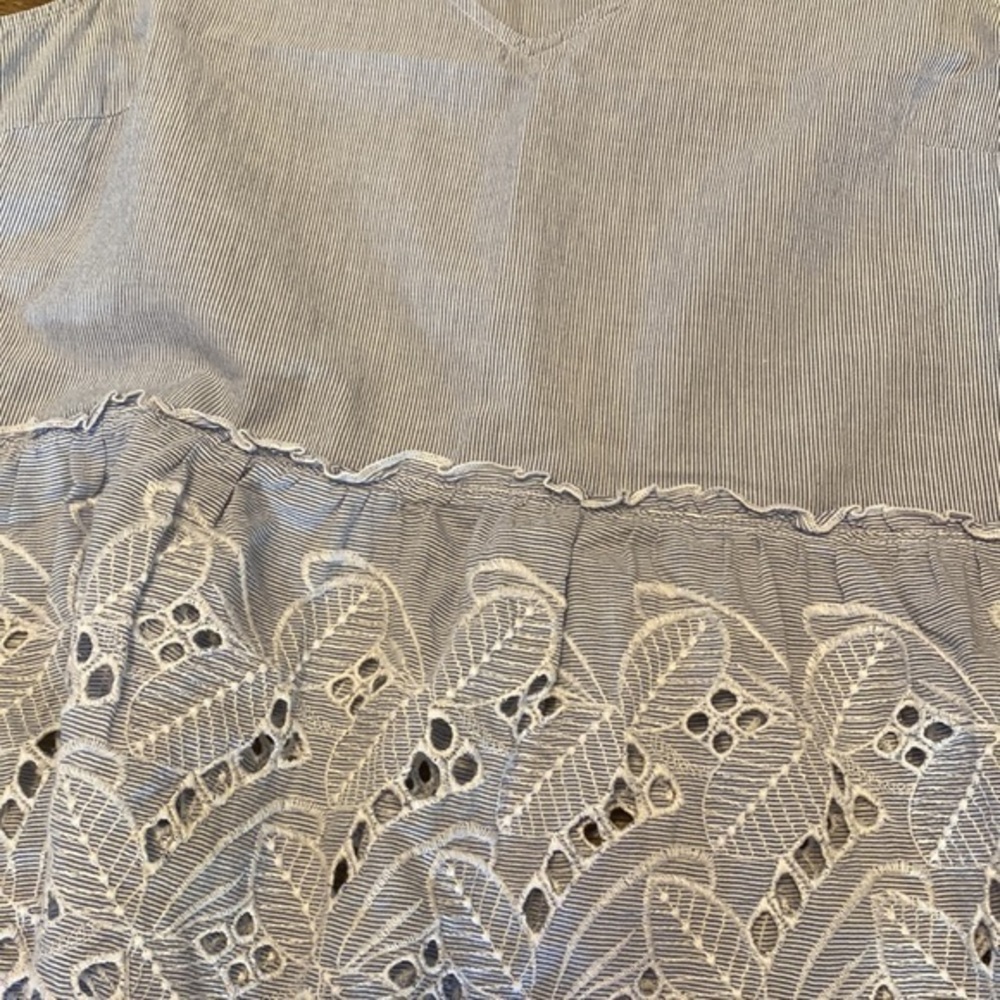 Blue and white cute tank medium - Picture 2 of 4